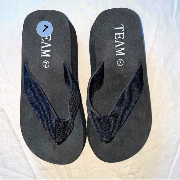 10/$63 sale TEAM black platform thong sandal - Picture 2 of 5